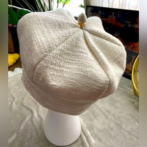SOLD! BEAUTIFUL WHITE TWEED VINTAGE 1960s BERET/CAP